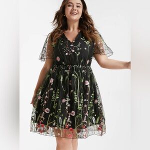 BloomChic // Floral Embroidered Black Midi Dress